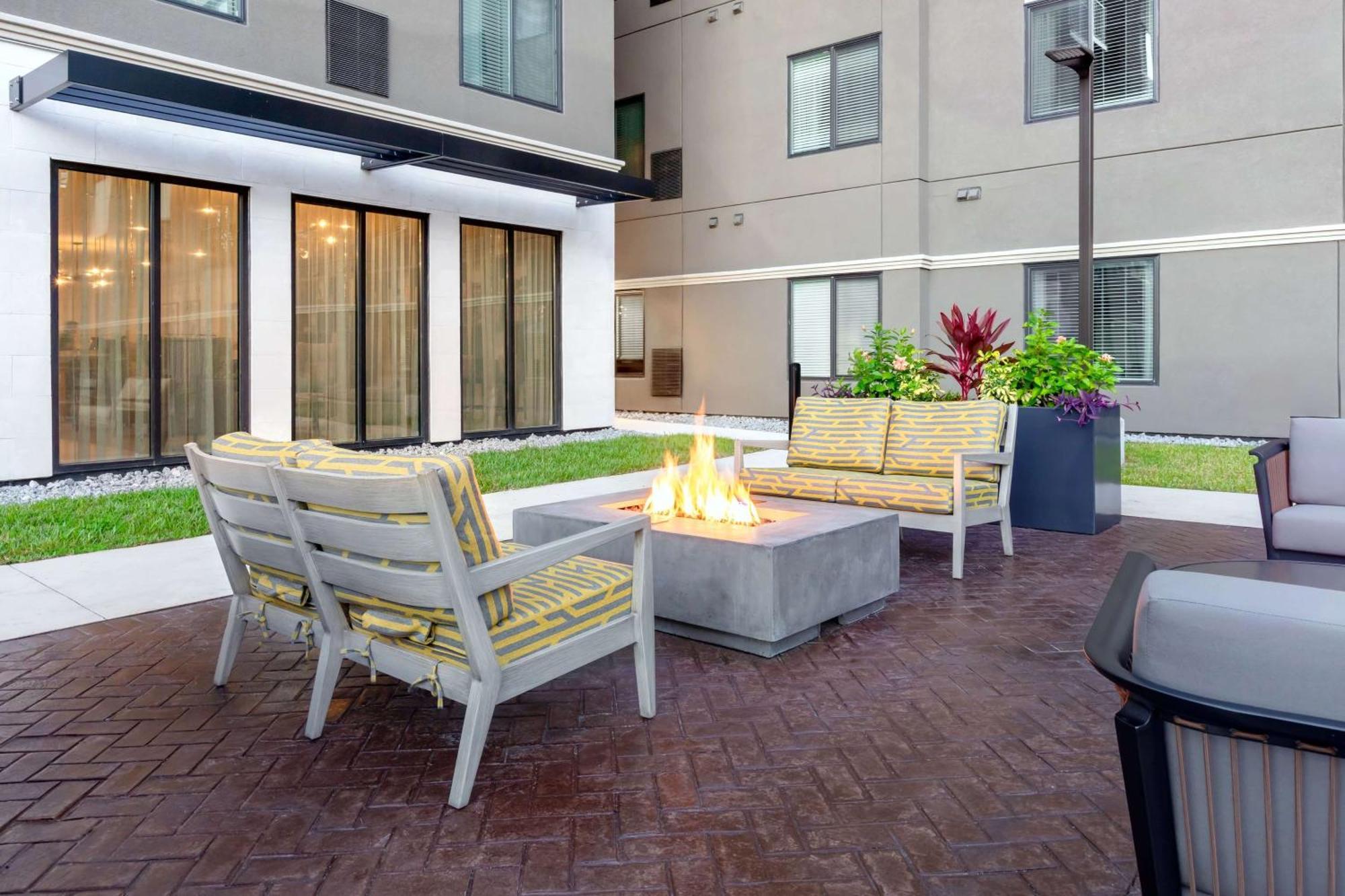 Waterwalk Extended Stay By Wyndham Jacksonville Deerwood Pk Exteriör bild